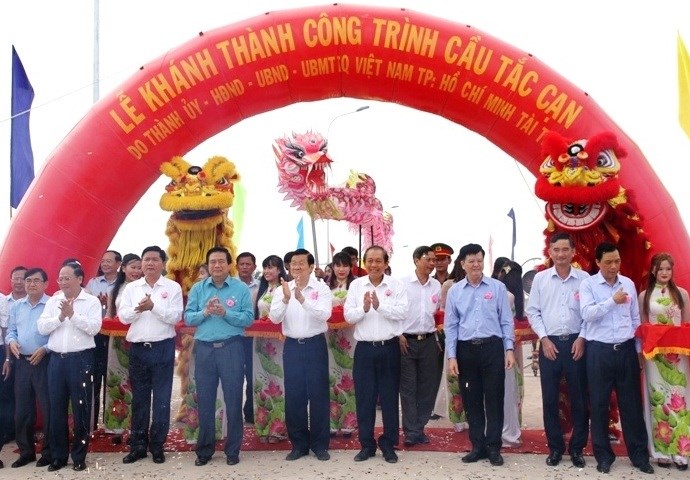 Phó Thủ tướng Thường trực cắt băng khánh thành cầu Tắc Cạn - ảnh 1